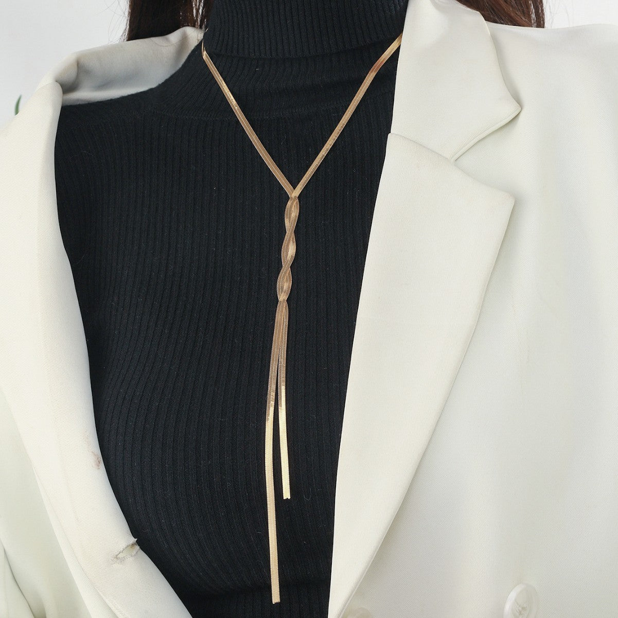 KayBee & Company Hand-woven Snake Bones Chain Necklace